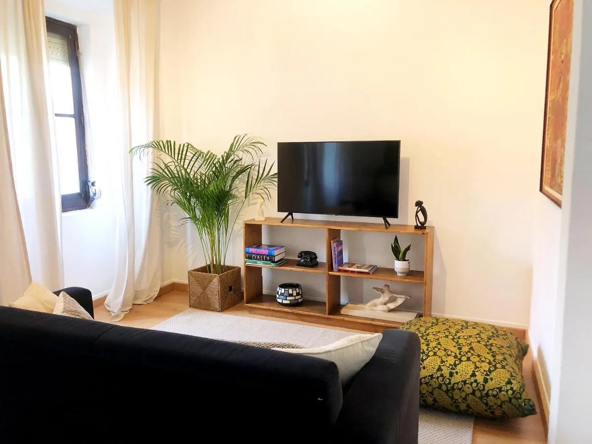 Vintage 2Bedroom Apartment Lisbon Portugal